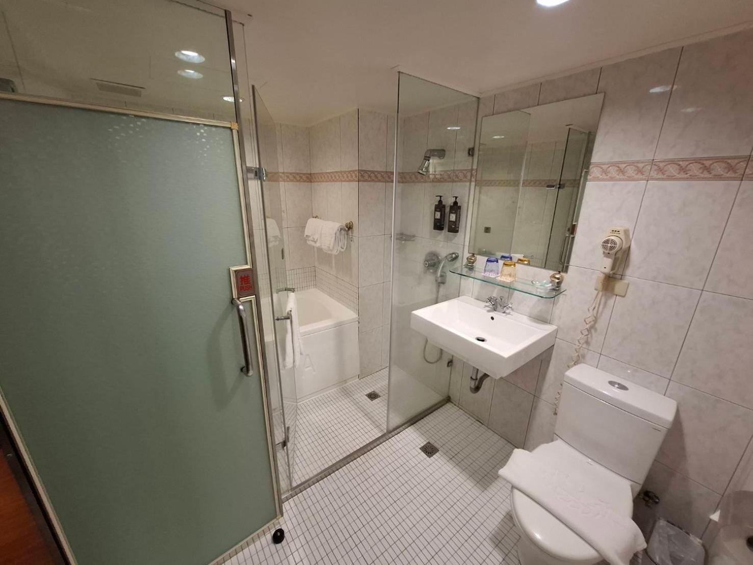 Happiness Hotel Taipeh Exterior foto